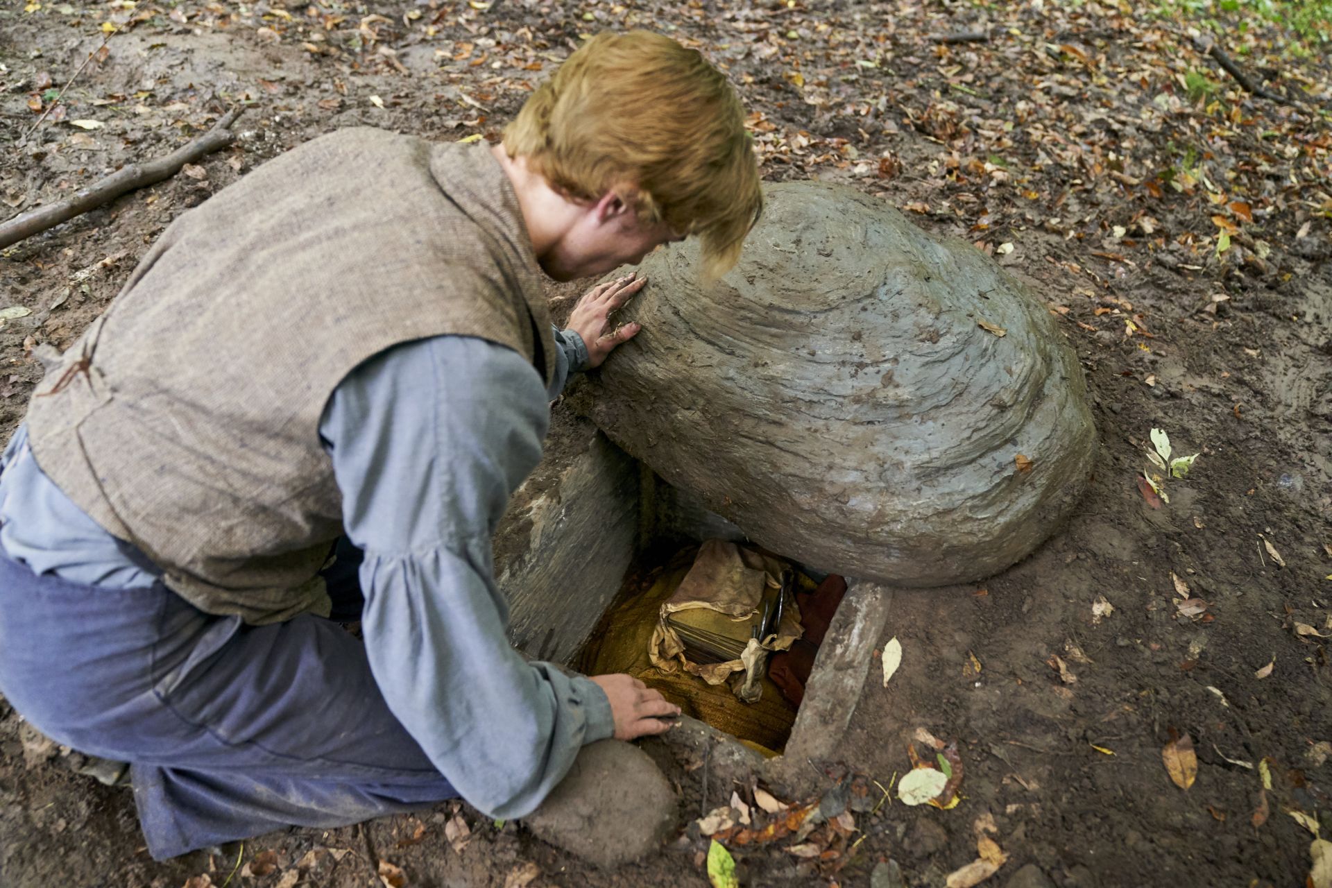 The Golden Plates in the Hill Cumorah