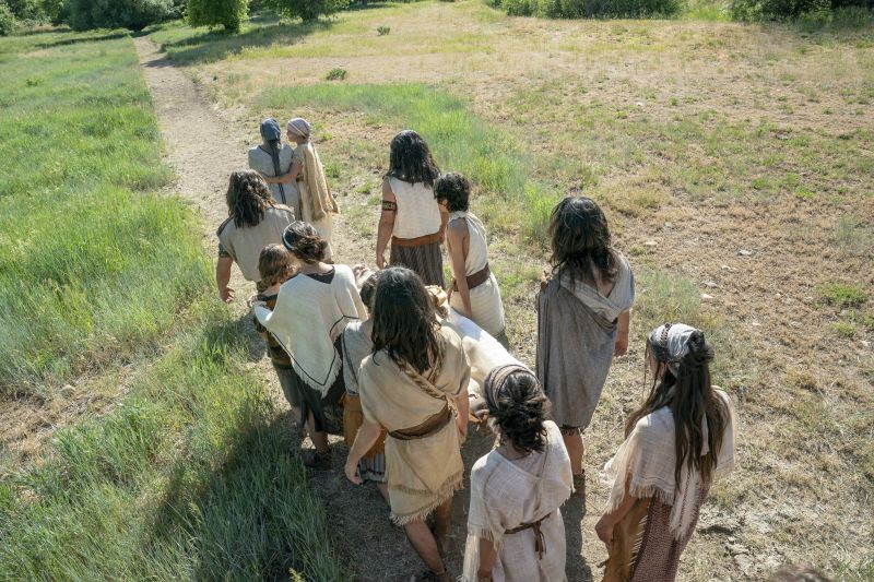 Lehi's family carrying his body at his funeral