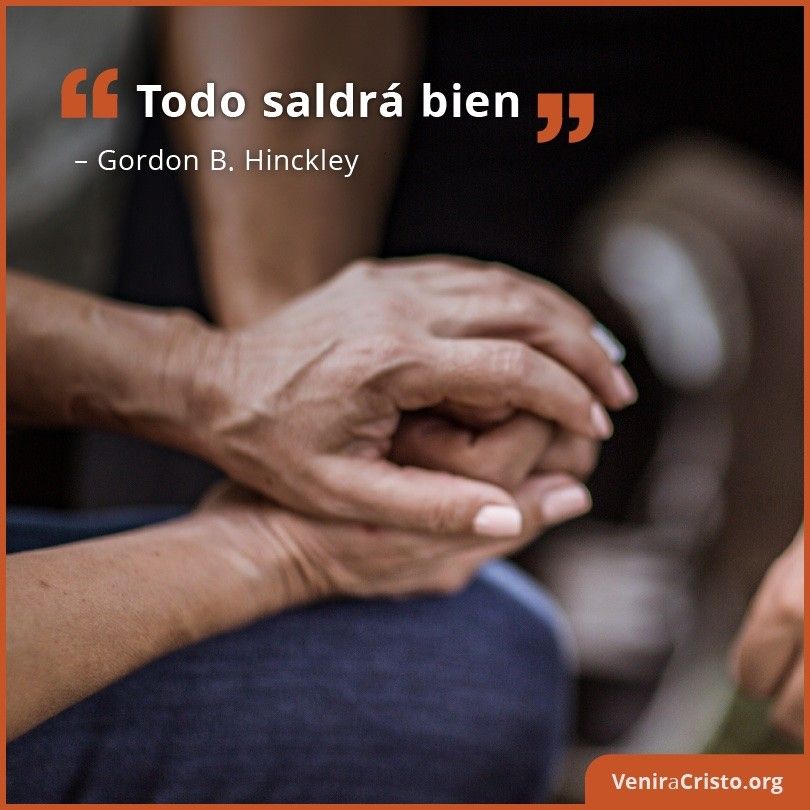 Imagen de manos tomadas de la mano con una cita: