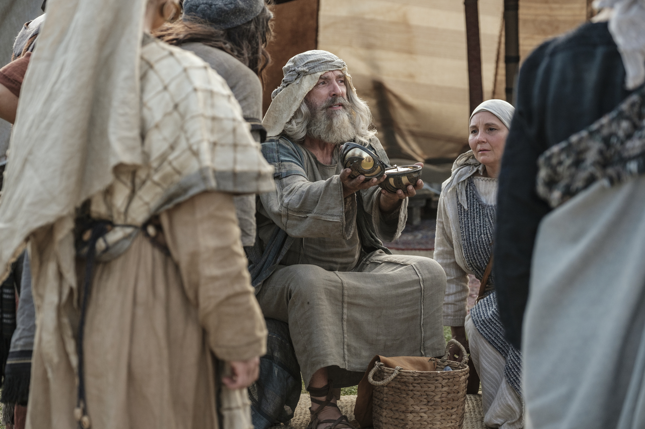 Lehi showing the Liahona to his family