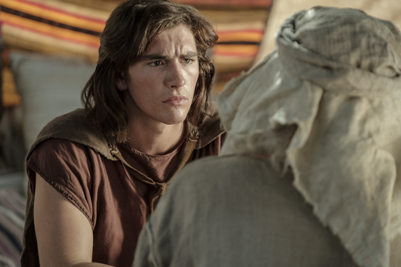 Nephi discuses with his father Lehi about going back to Jerusalem to get the brass plates