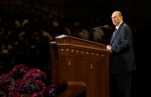 Le président Monson encourage les membres et les missionnaires à travailler ensemble