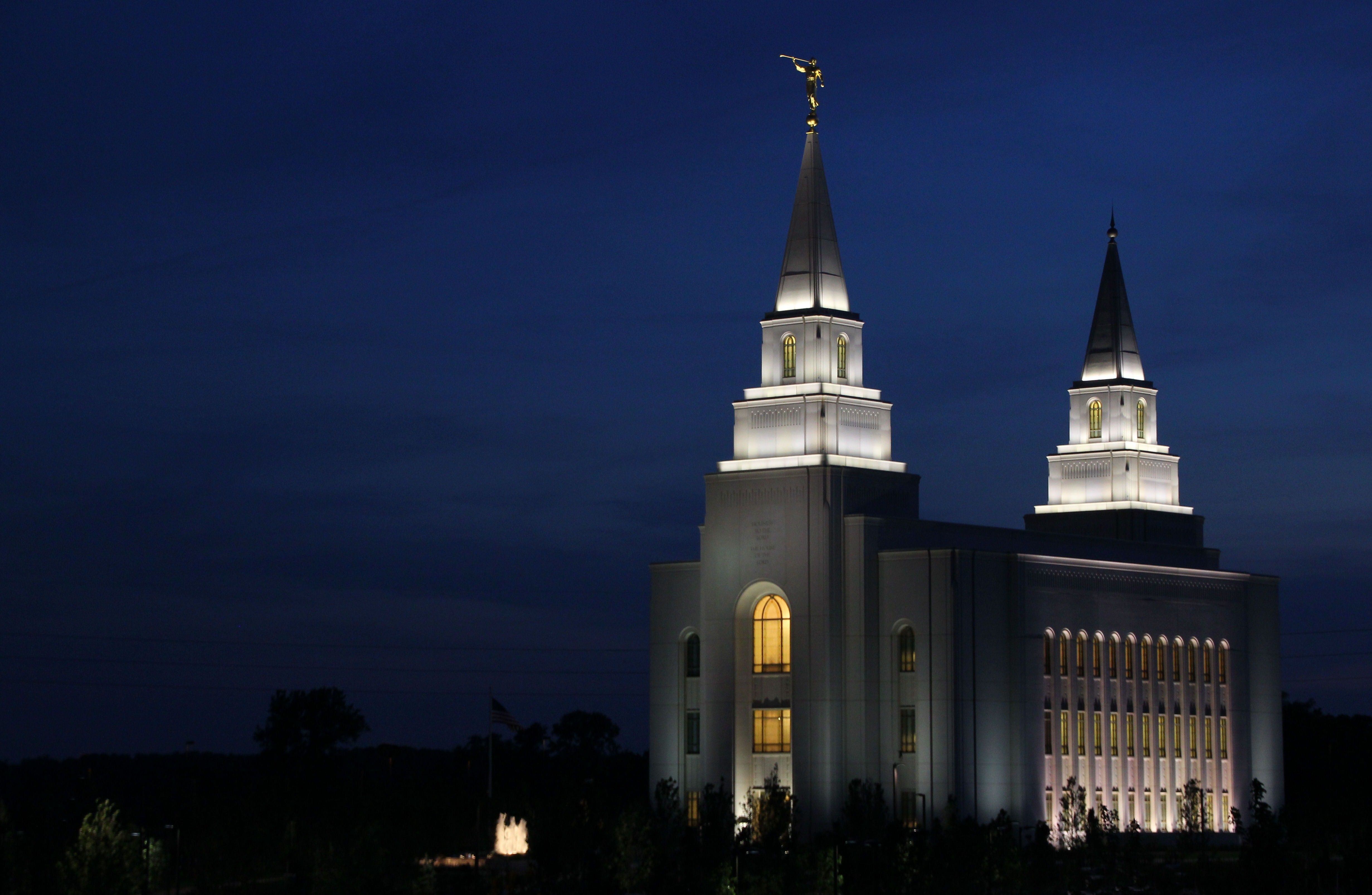 The Kansas City Missouri Temple in the Evening