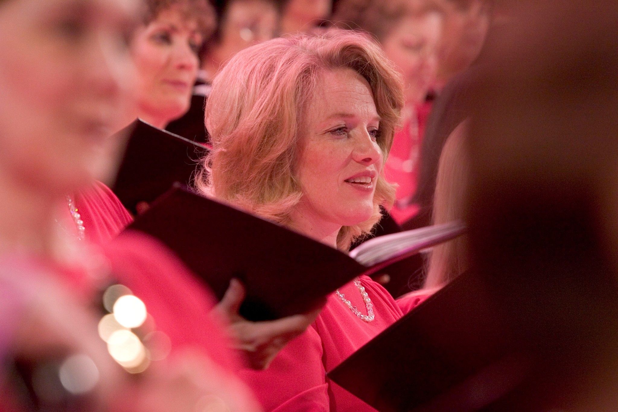 woman-in-mormon-tabernacle-choir