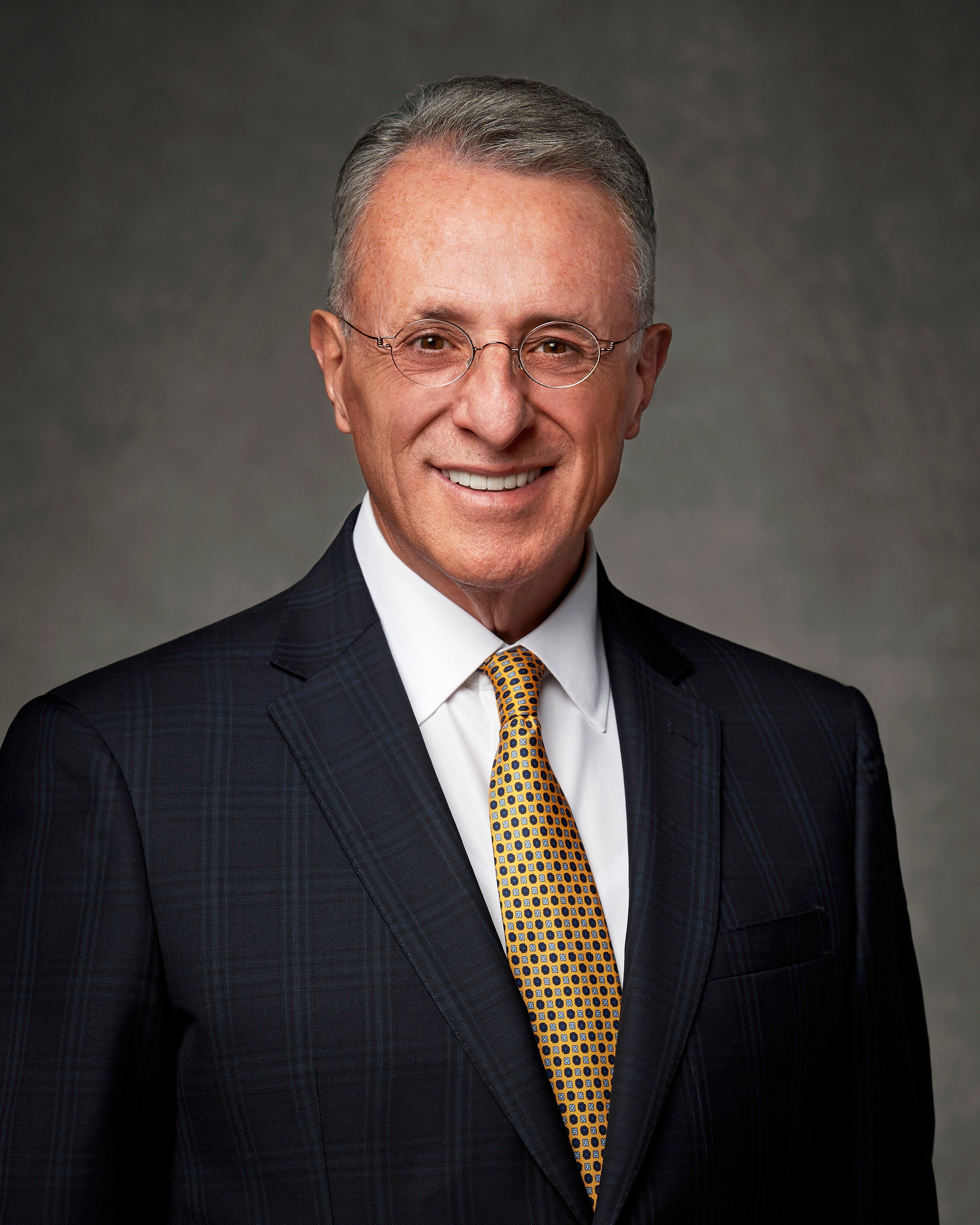 The official portrait of Ulisses Soares.