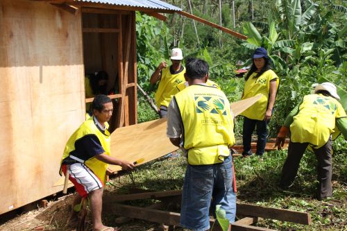Building temporary shelters project after Typhoon Haiyan.