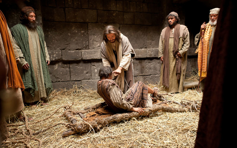 Jesus forgives and heals a paralytic.