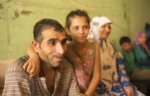 Famille dans un camp de réfugiés