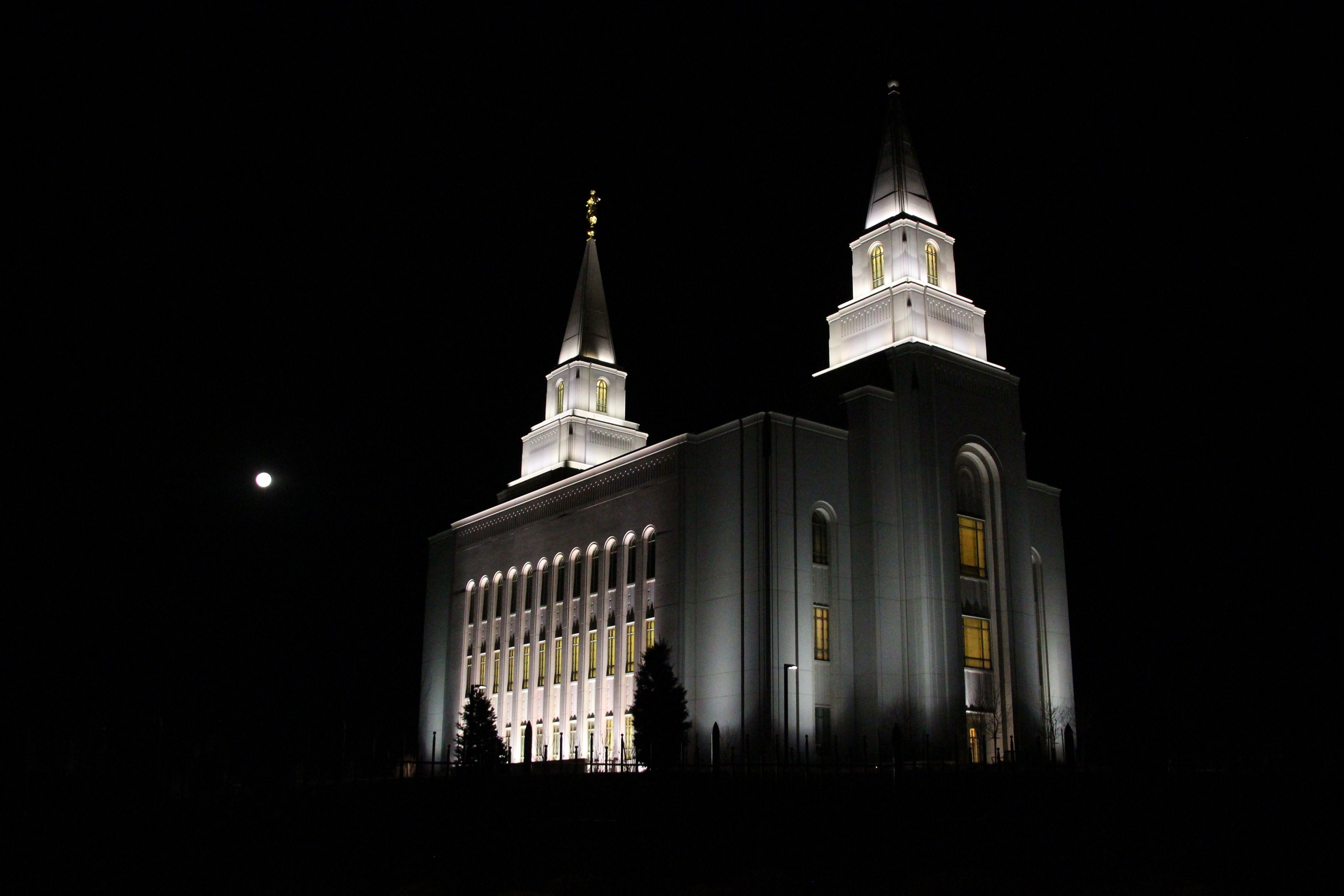 mormon tabernacle at night