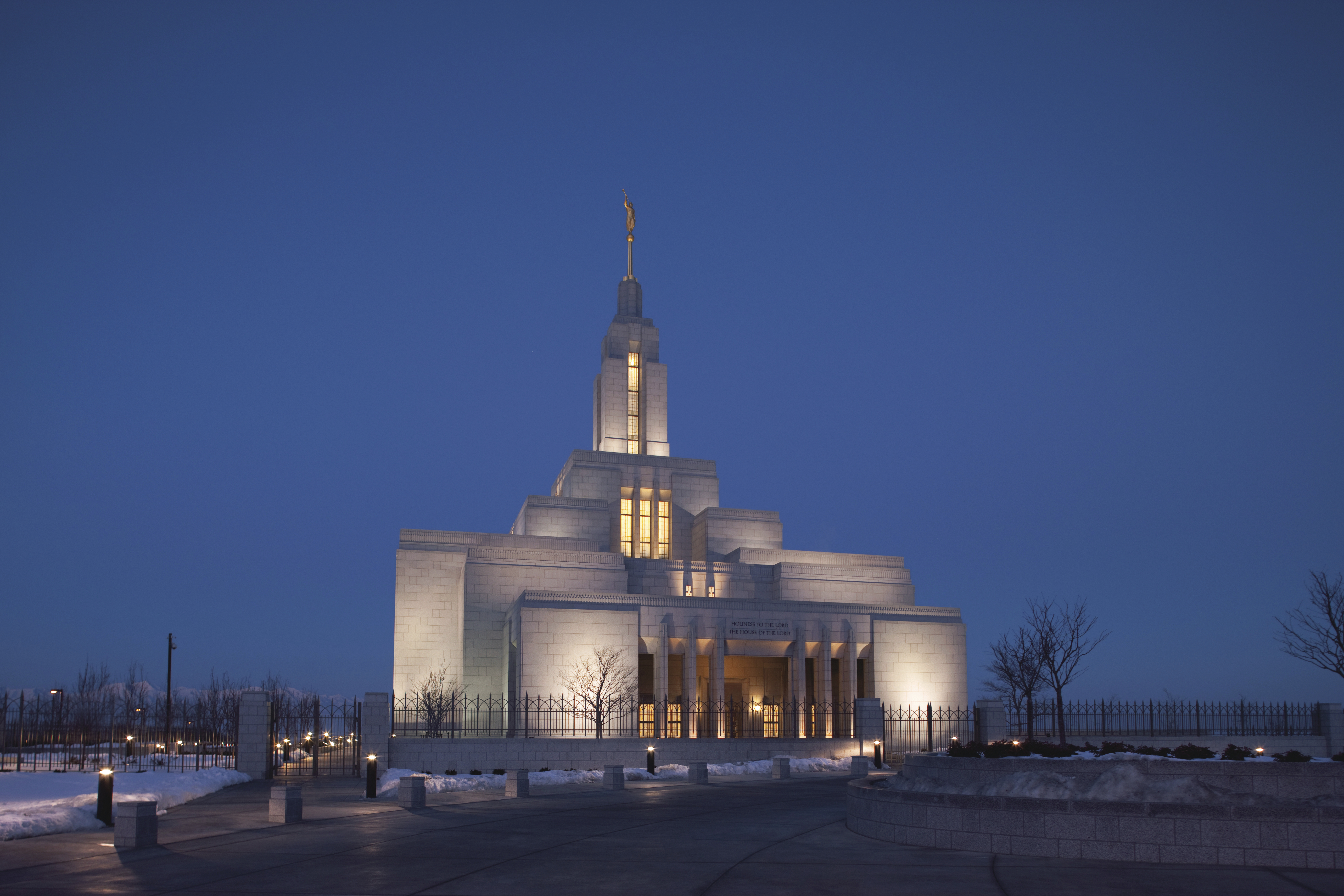 mormon tabernacle at night