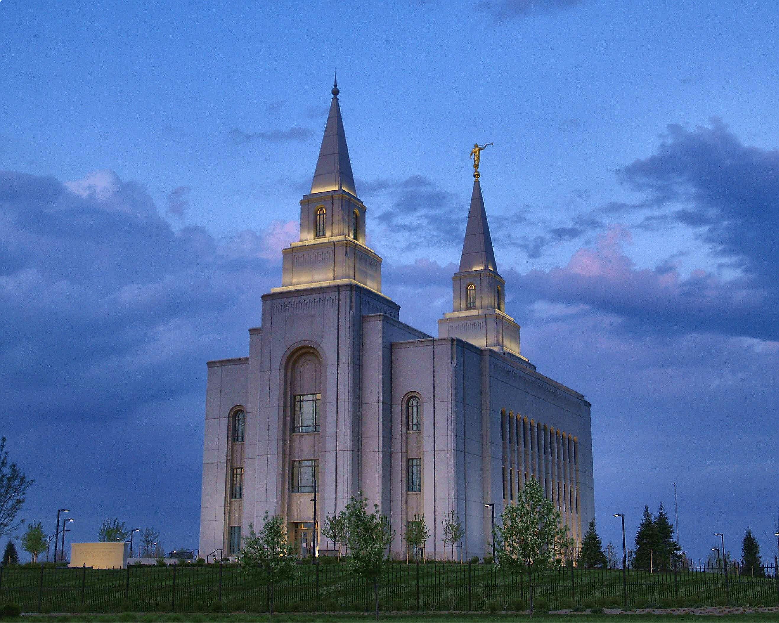 The Kansas City Missouri Temple at Dusk