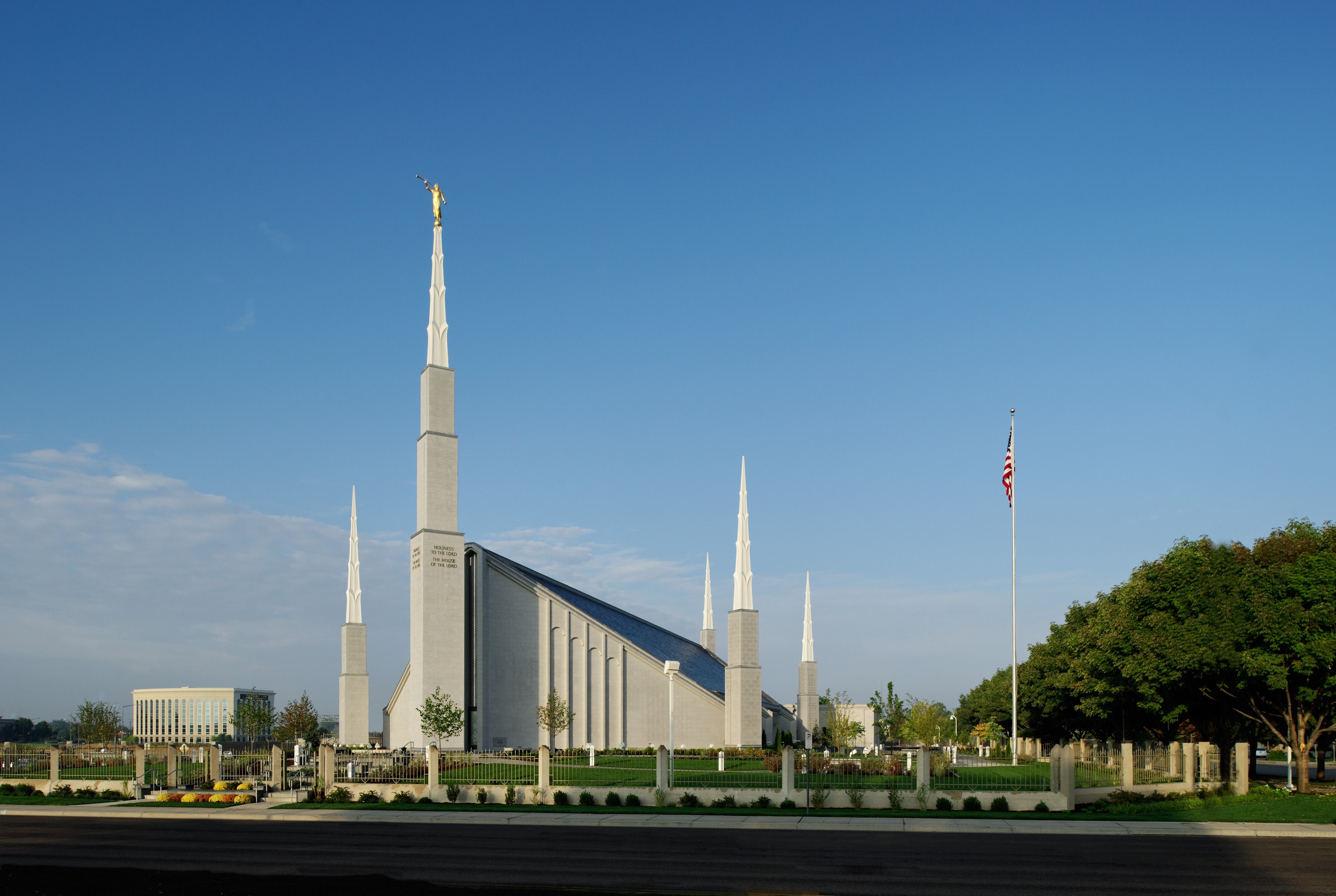 A wide view of the Boise Idaho Temple and grounds.