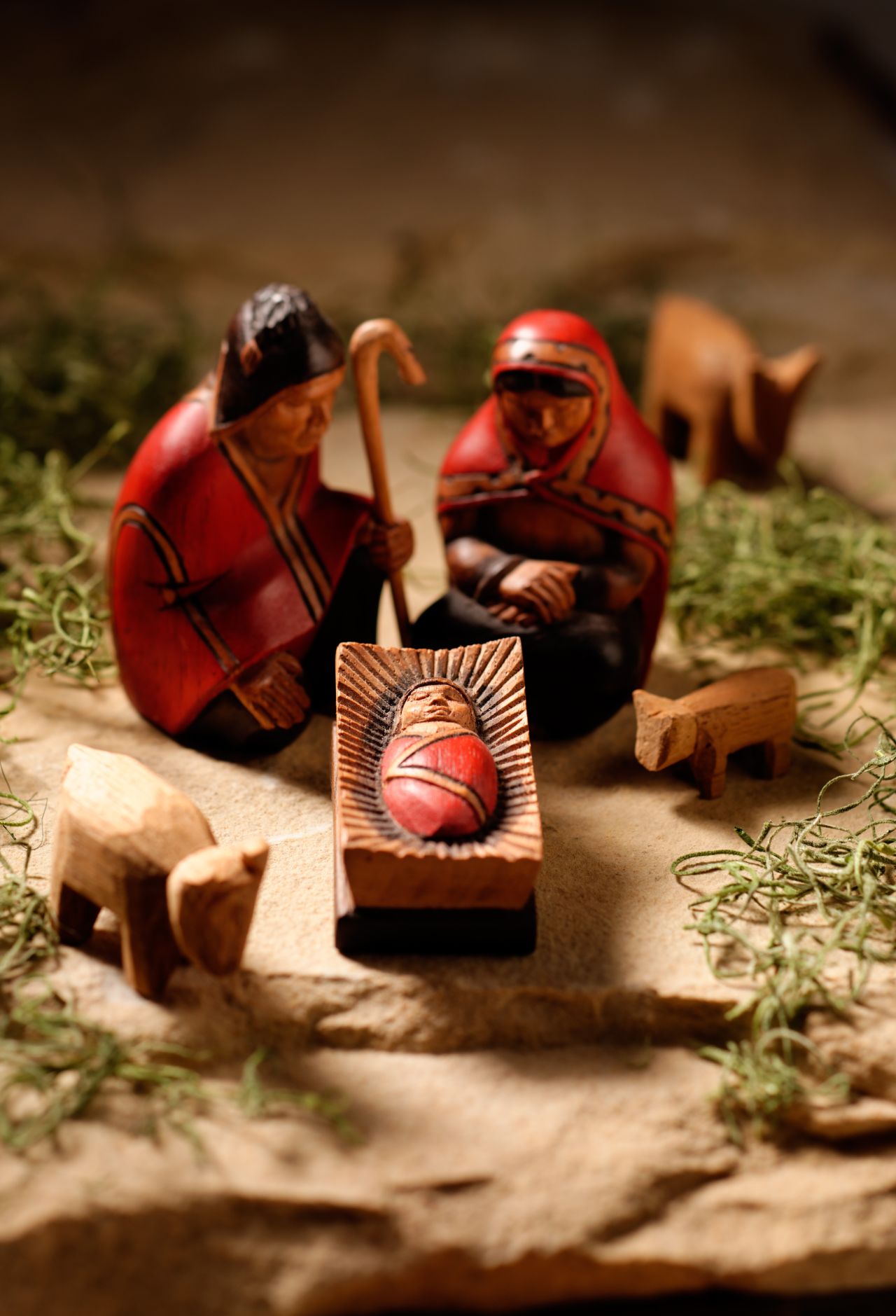 Une crèche en bois sculpté