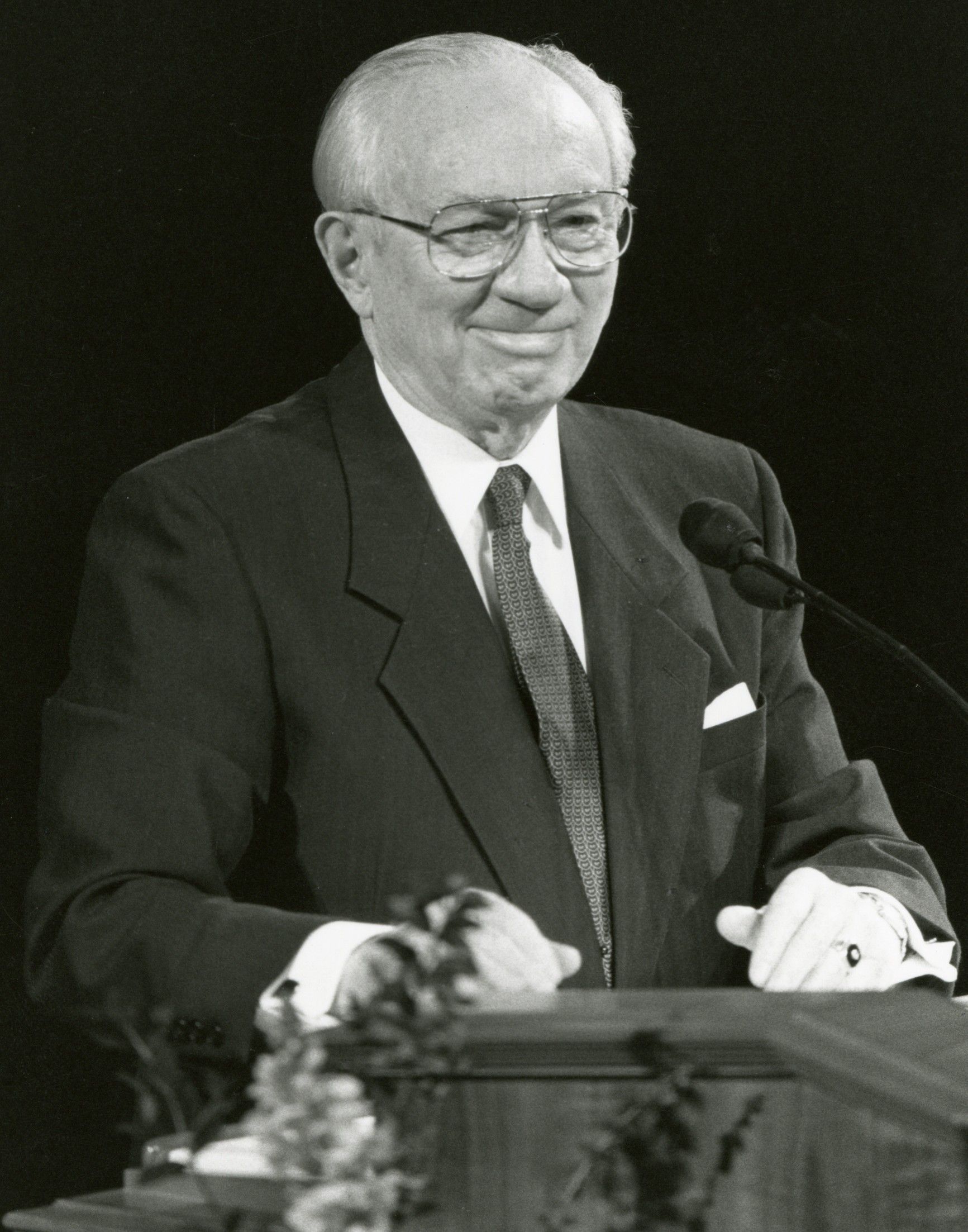 Gordon B. Hinckley Speaking At General Conference