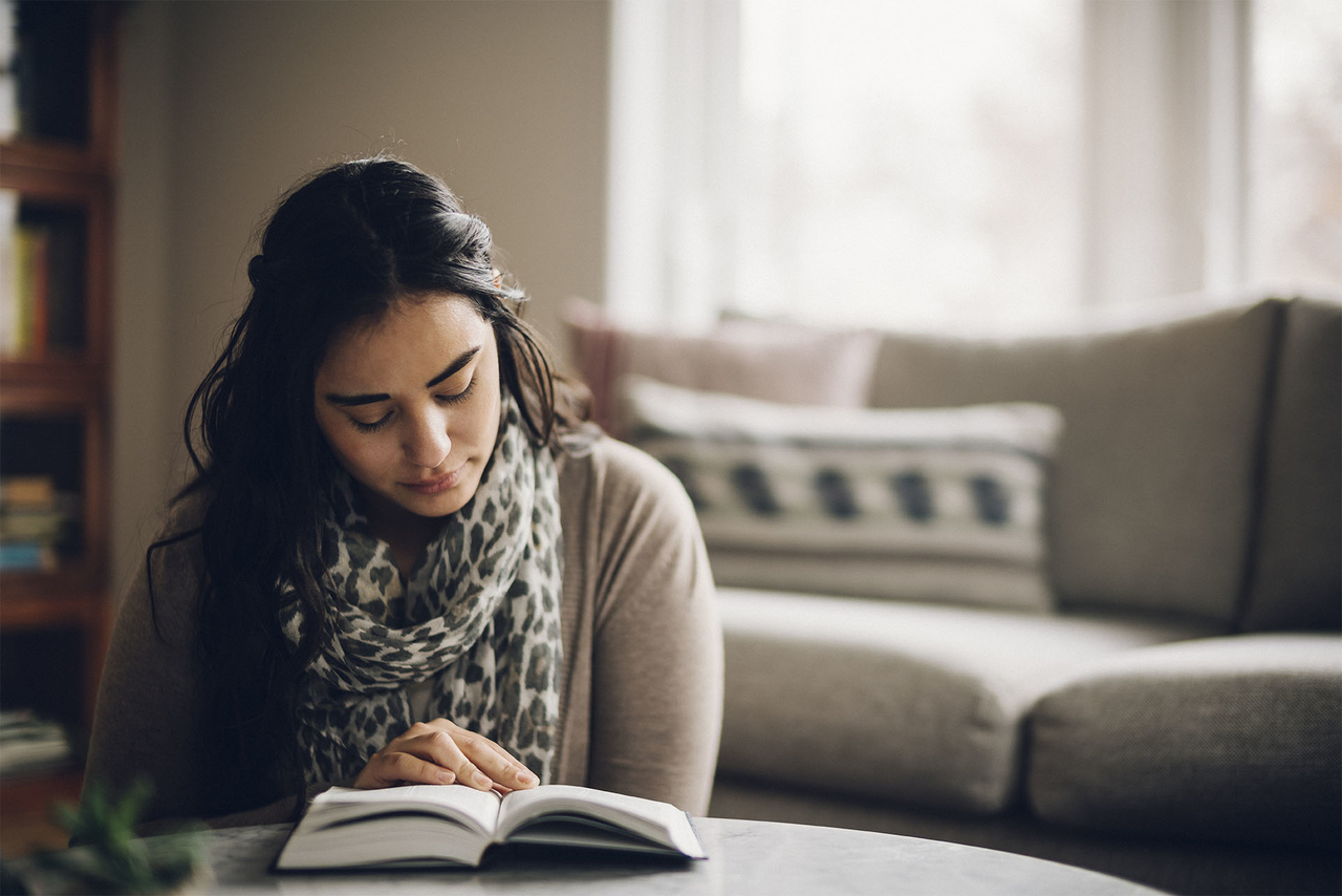 girl studying Bible verses