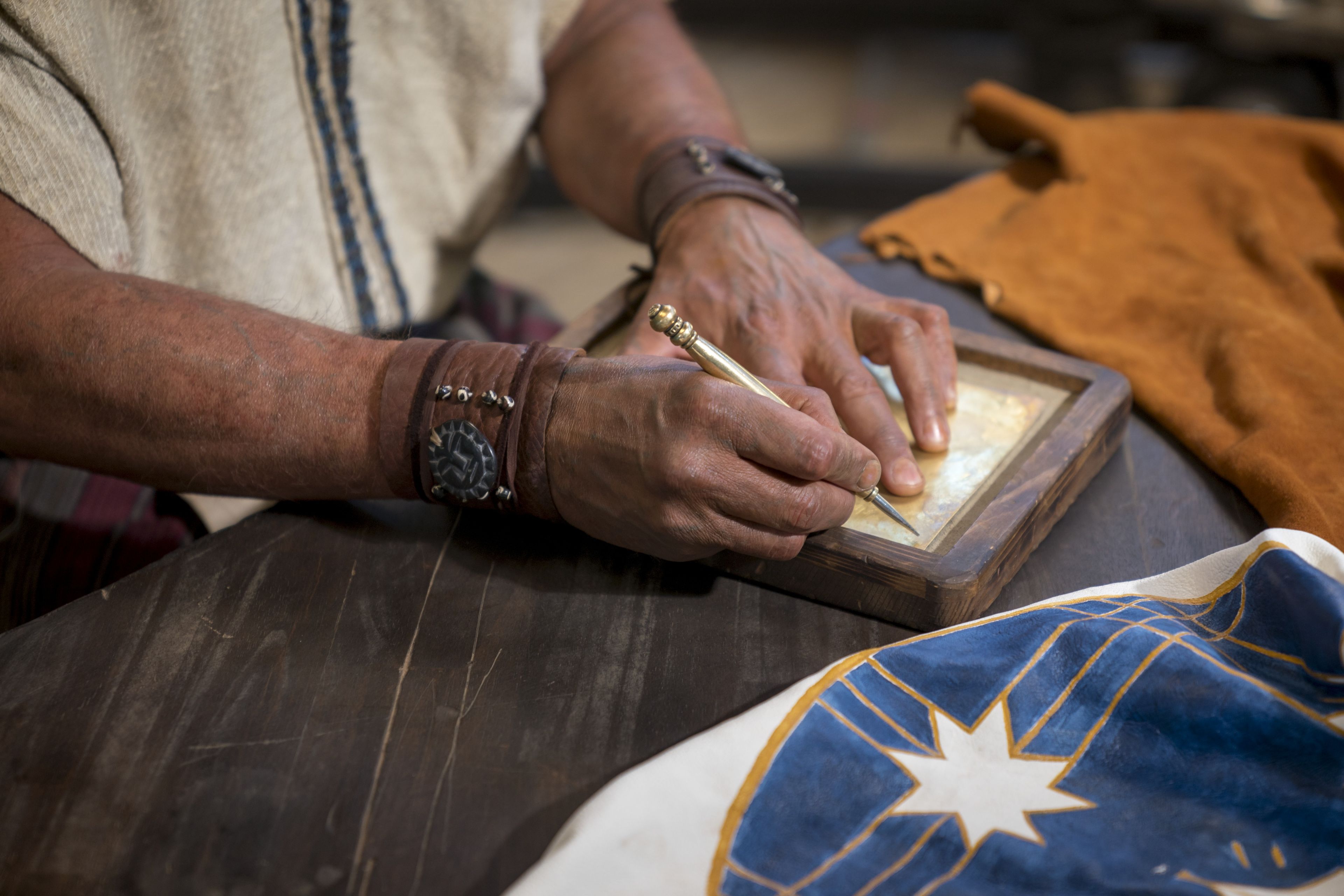 Nephi engraving metal plates